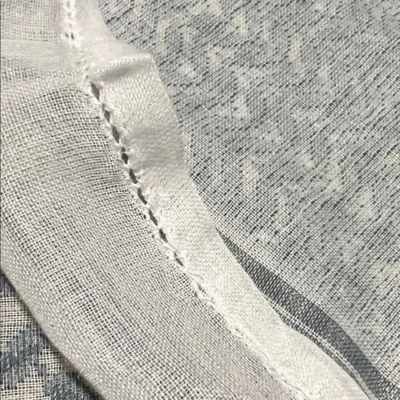 Authentic Kuwaiti Keffiyeh Scarf Silver Grey & White Lightweight Shemagh - Picture 2 of 5